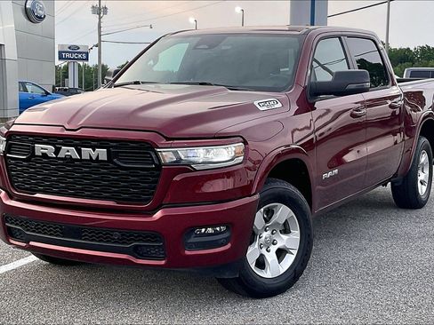 Used 2025 RAM 1500 Big Horn AWD/4WD image 3