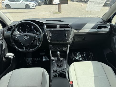 Used 2018 Volkswagen Tiguan SE AWD/4WD image 10
