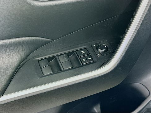 Used 2021 Toyota RAV4 XLE AWD/4WD image 15