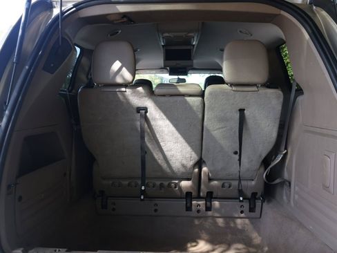 Used 2014 Chrysler Town & Country Touring FWD image 21