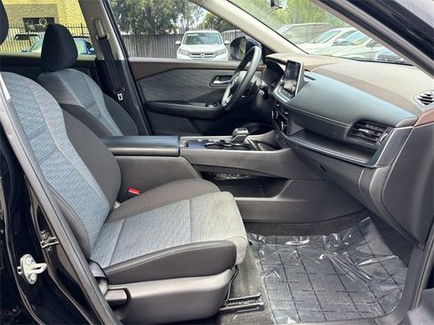 Certified 2023 Nissan Rogue SV image 24