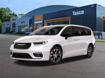 New 2026 Chrysler Pacifica Select