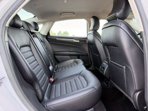 Used 2018 Ford Fusion SE w/ Equipment Group 602A FWD image 17