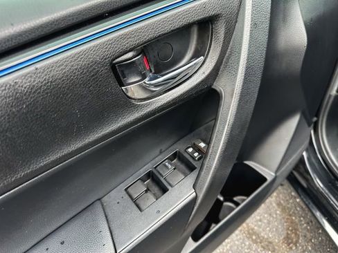 Used 2018 Toyota Corolla SE FWD image 13