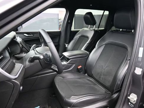 Used 2024 Jeep Grand Cherokee L Laredo AWD/4WD image 21