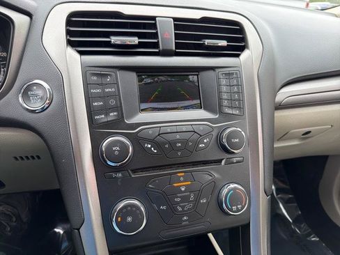 Used 2018 Ford Fusion SE FWD image 15