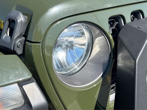 Used 2022 Jeep Gladiator Mojave w/ Cold Weather Group AWD/4WD image 27