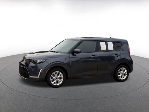 Used 2025 Kia Soul LX w/ LX Technology Package image 8