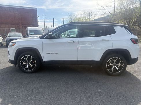 Used 2025 Jeep Compass Limited image 4