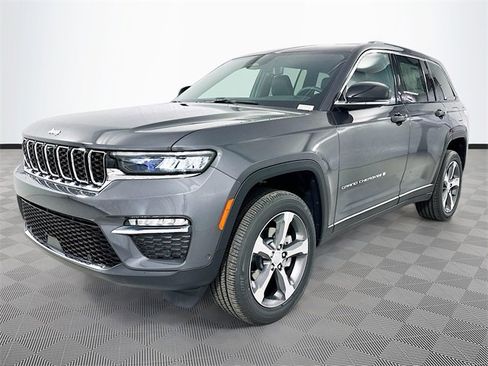New 2025 Jeep Grand Cherokee Limited w/ Luxury Tech Group II image 22