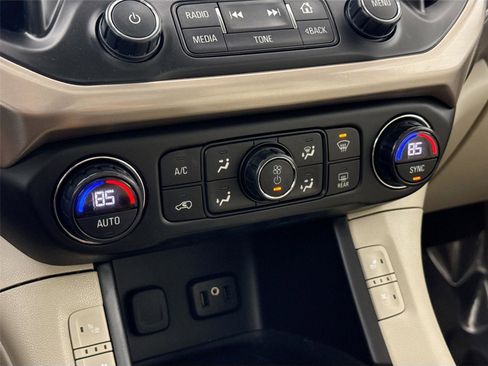 Used 2018 GMC Acadia Denali w/ Technology Package image 26