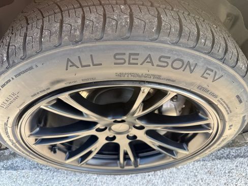 Used 2022 Tesla Model Y Long Range AWD/4WD image 11