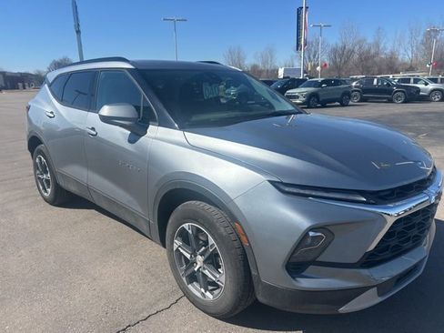 Used 2025 Chevrolet Blazer LT w/ Convenience Package image 3