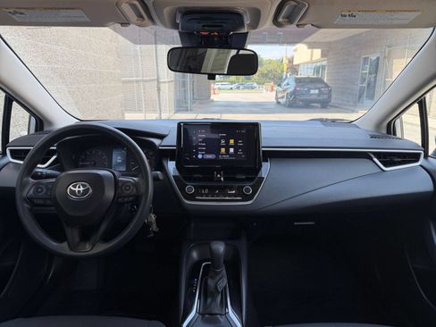 Used 2025 Toyota Corolla LE FWD image 31