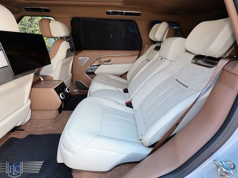 Used 2024 Land Rover Range Rover SV image 19