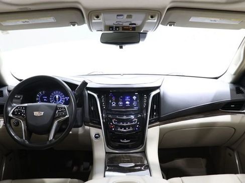 Used 2020 Cadillac Escalade Luxury w/ LPO, Radiant Package AWD/4WD image 14