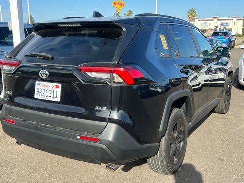 Used 2021 Toyota RAV4 XLE FWD image 4