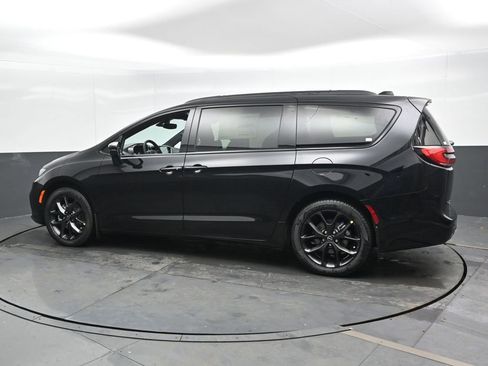New 2026 Chrysler Pacifica Select image 7