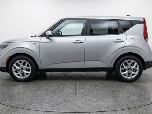 Used 2025 Kia Soul LX w/ LX Technology Package image 4
