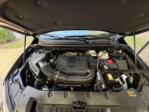 Used 2025 Chevrolet Blazer LT image 32