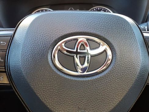 Used 2022 Toyota RAV4 XLE image 20