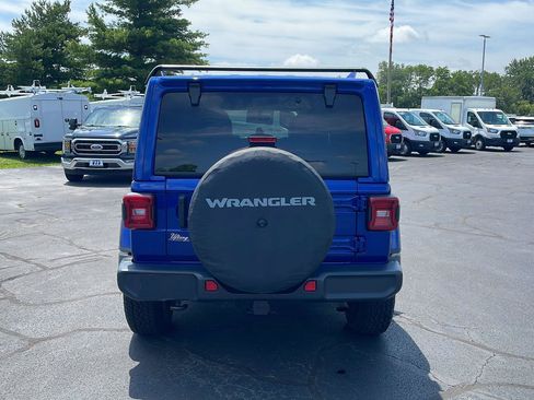 Used 2020 Jeep Wrangler Unlimited Sahara AWD/4WD image 4