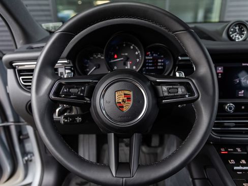 Certified 2026 Porsche Macan AWD/4WD image 30