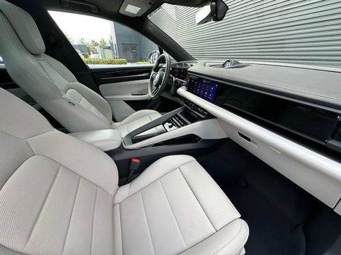 Used 2025 Porsche Macan 4 Electric image 39