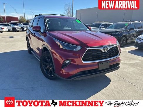 Used 2022 Toyota Highlander LE image 1