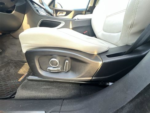 Used 2020 Jaguar F-PACE Prestige image 11