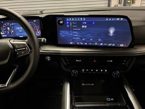 Used 2025 Chevrolet Tahoe Premier RWD image 18