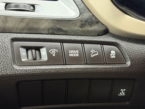 Used 2017 Hyundai Santa Fe Sport AWD/4WD image 23