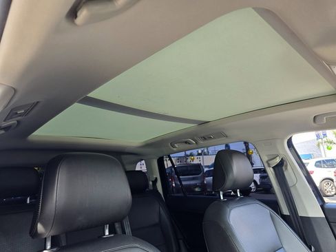 Used 2020 Volkswagen Tiguan SE w/ Panoramic Sunroof Package image 12