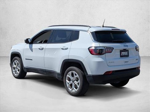 Used 2025 Jeep Compass Latitude AWD/4WD image 7
