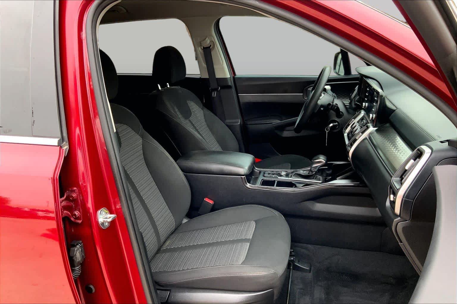 Used 2023 Kia Sorento LX FWD image 8
