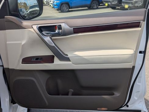 Used 2014 Lexus GX 460 image 27