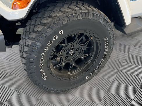 Used 2023 Jeep Wrangler Unlimited Sahara AWD/4WD image 29