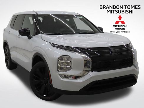 New 2026 Mitsubishi Outlander LE FWD image 1