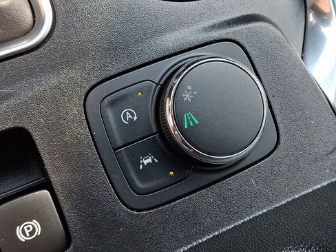 Certified 2023 Chevrolet Traverse Premier FWD image 28