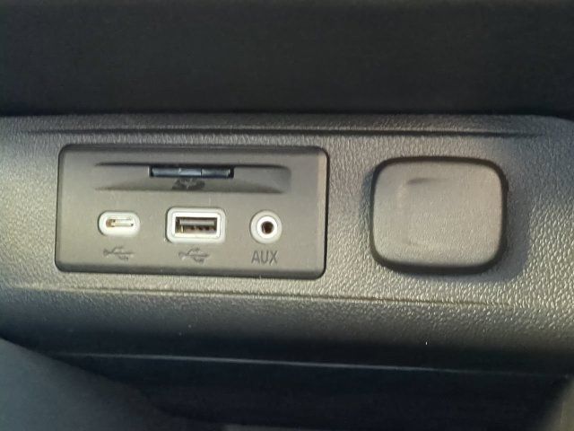 Used 2022 Buick Encore GX Essence w/ Advanced Technology Package FWD image 26