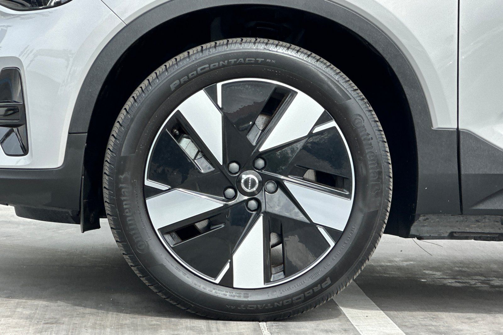 Certified 2024 Volvo XC40 Recharge Core w/ Protection Package Premier AWD/4WD image 32