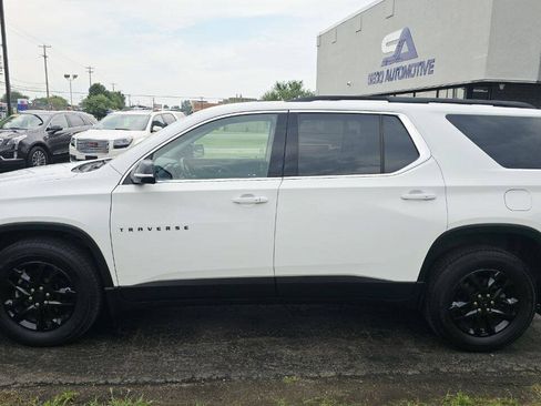 Used 2019 Chevrolet Traverse LT w/ LPO, Blackout Package AWD/4WD image 3