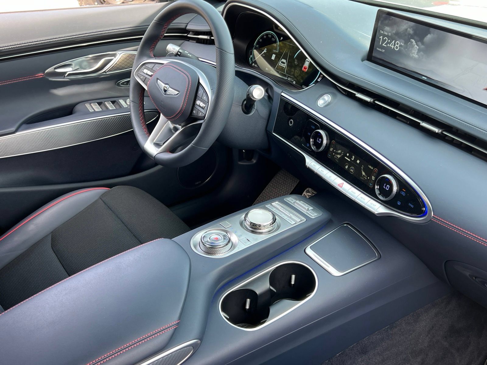 Used 2023 Genesis GV70 2.5T w/ Sport Prestige Package AWD/4WD image 15