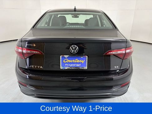 Used 2024 Volkswagen Jetta SE FWD image 9