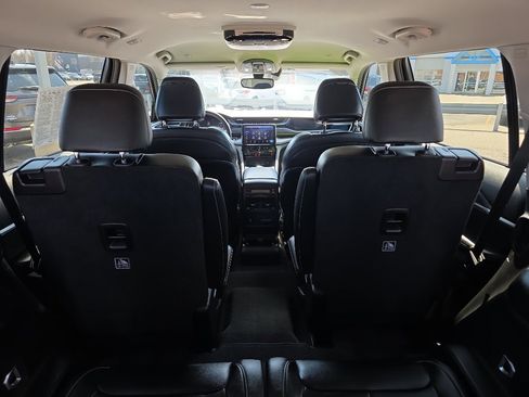 Used 2023 Jeep Grand Cherokee L Limited w/ Black Appearance Package image 11