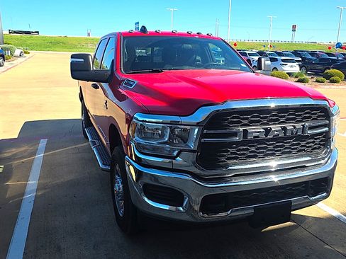 Used 2024 RAM 2500 Tradesman w/ Chrome Appearance Group AWD/4WD image 6