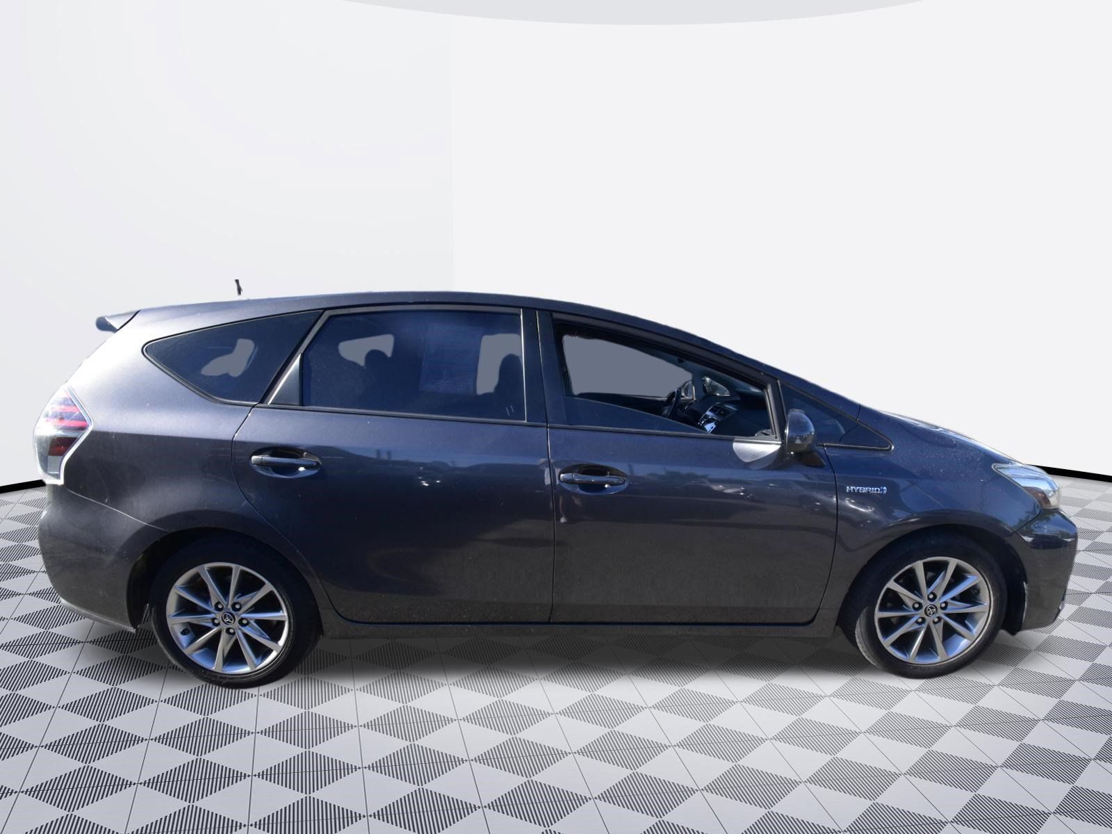 Used 2015 Toyota Prius V Five FWD image 5