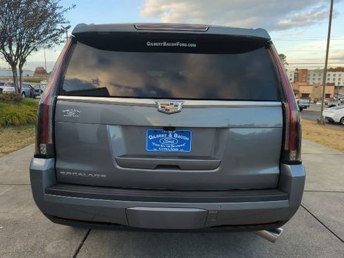 Used 2018 Cadillac Escalade Luxury image 6