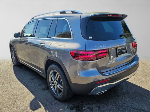 Used 2026 Mercedes-Benz GLB 250 4MATIC image 5
