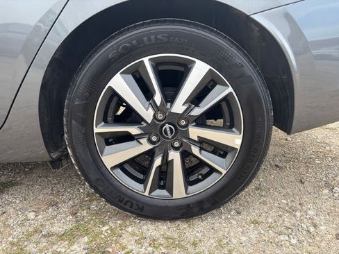 Used 2025 Nissan Versa SV image 27